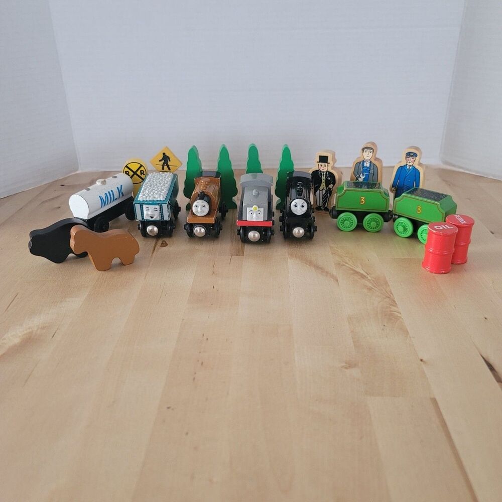LOT BUNDLE SET Wood  20 PCS Vintage Thomas the Train Cars People Accessories